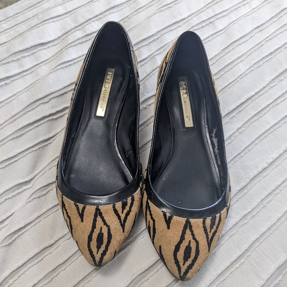 BCBGeneration tan and black print leather flats - Picture 2 of 10